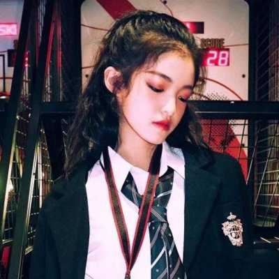 头像女生霸气冷酷伤感2022（2022好看的头像图片冷酷女）