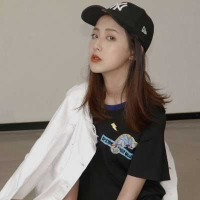 头像女生霸气冷酷伤感2022（2022好看的头像图片冷酷女）