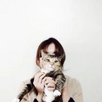 女生抱猫头像高清图片动漫唯美|怀中抱猫的女生头像找个性网