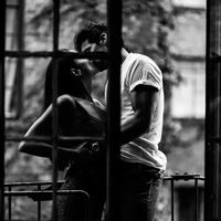 黑白欧美情侣头像(白边两人一张的)|欧美黑白情侣头像图片