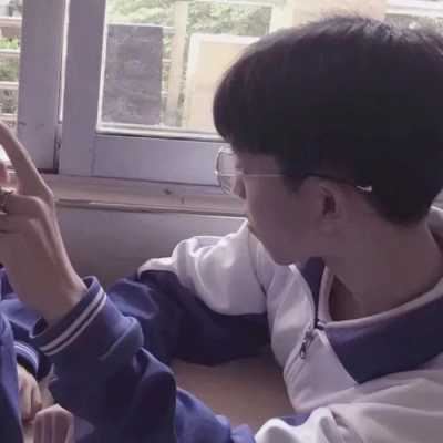 情头真人一对两张图片（情侣头像真人两张配对一人一张）