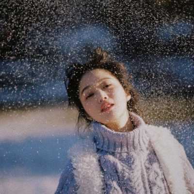 女生简约头像图片_简单朴素的头像女