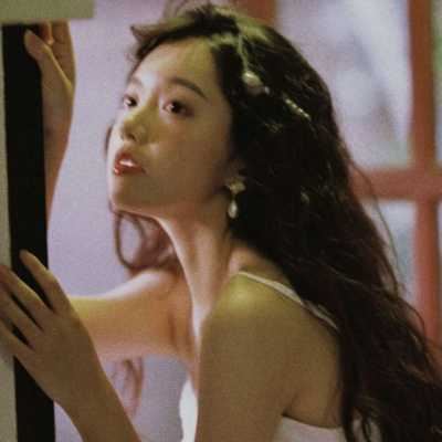 女生简约头像图片_简单朴素的头像女