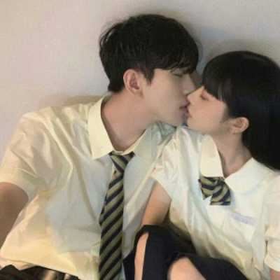 情侣头像成熟一对（成熟情侣头像一人一半）