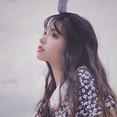女生简约头像图片_简单朴素的头像女