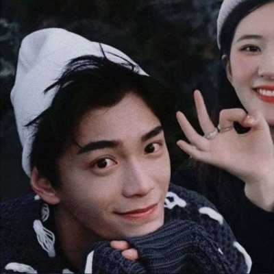 超级虐狗的情侣头像真人（虐狗甜蜜的情头）