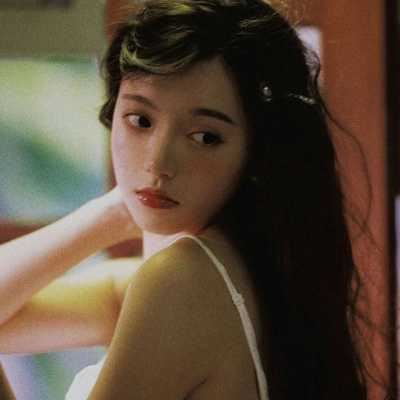 女生简约头像图片_简单朴素的头像女
