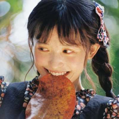 女生简约头像图片_简单朴素的头像女