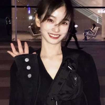 富贵端庄的美女头像-女生高贵头像