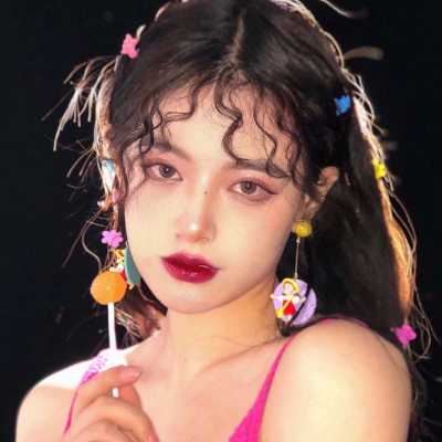 富贵端庄的美女头像-女生高贵头像