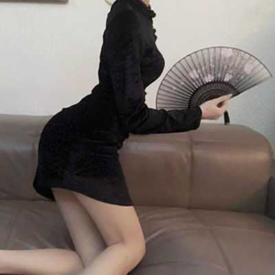 拿着扇子的女生头像-女生头像霸气超拽拿扇子