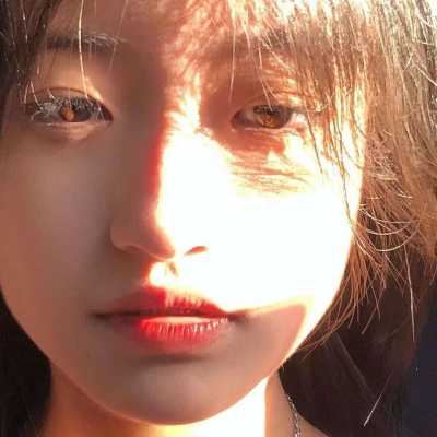 富贵端庄的美女头像-女生高贵头像