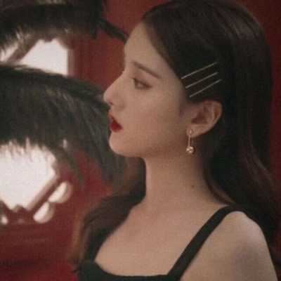 富贵端庄的美女头像-女生高贵头像