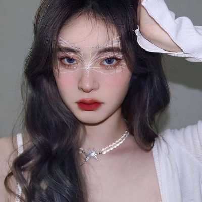 富贵端庄的美女头像-女生高贵头像
