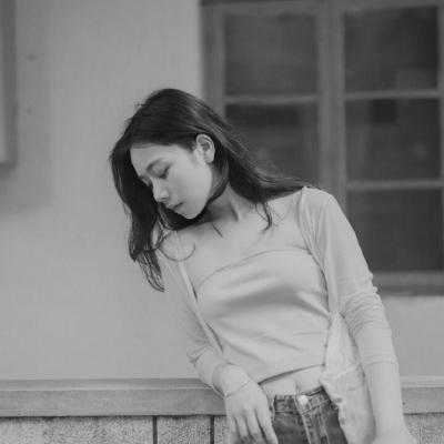 失恋黑色头像女生|伤感黑白头像女生流泪头像