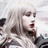 金色头发女生韩系头像（银白色头发女生头像）