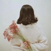 适合四十岁气质女人的微信头像|四十岁短发美女图片头像