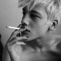 男士抽烟图片头像成熟 男的抽烟头像