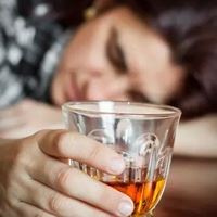 欧美男生喝酒图片-欧美男生头像图片帅气高清