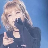 最美金发女生头像（金色头发图片女生）