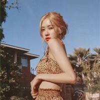 最美金发女生头像（金色头发图片女生）