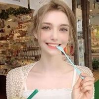 女生头像大笑温暖阳光欧美（欧美女头像爱笑的女孩）