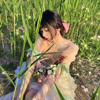 穿着公主裙的女孩头像 女孩公主头像