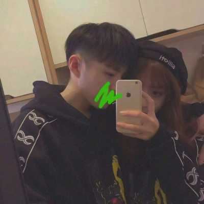 头像图片真人情侣 情侣头像抱在一起真人