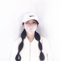 吹泡泡糖的女孩头像_女生吹泡泡头像图片唯美