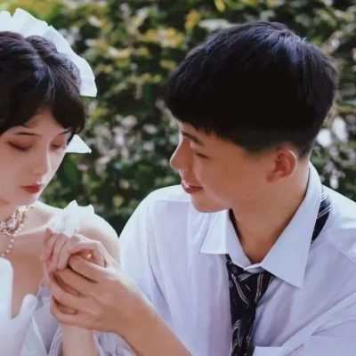 情侣头像白月光与朱砂痣|朱砂痣白月光情头