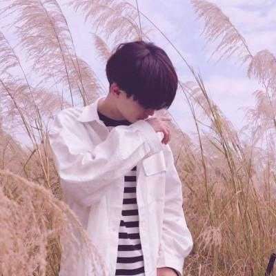 两张情侣头像配一对_情侣头像两张配对双人