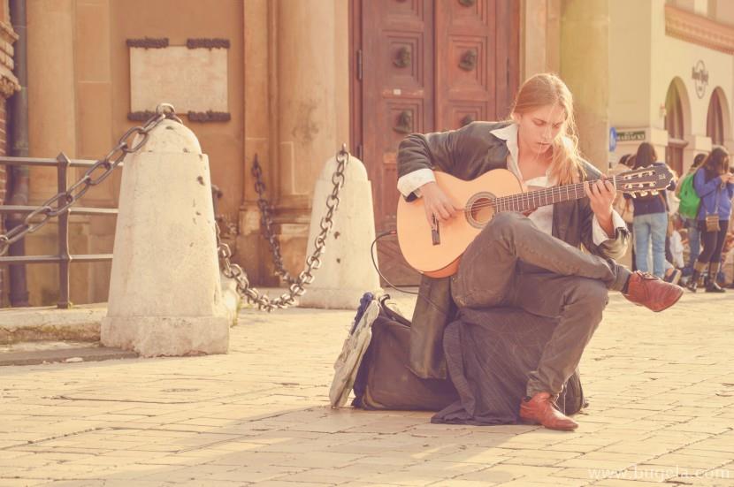超美弹吉他的女子图片大全