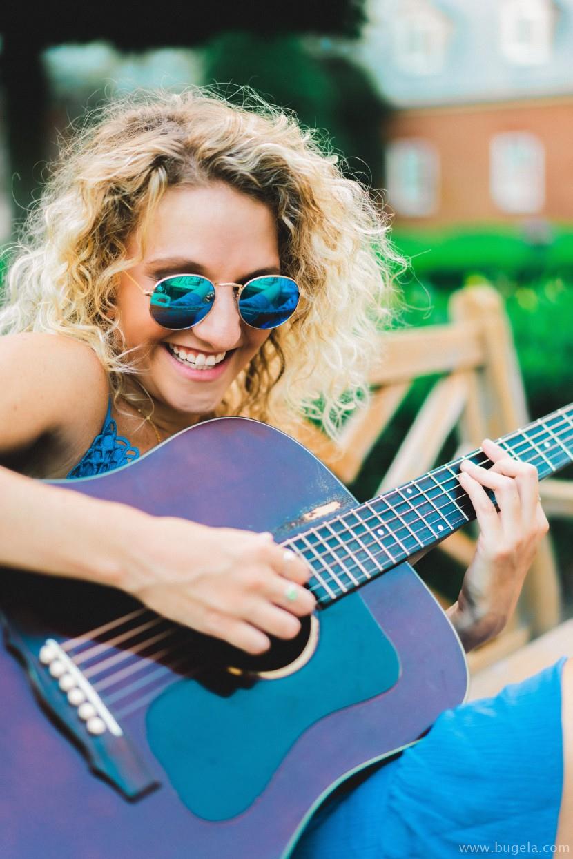 超美弹吉他的女子图片大全