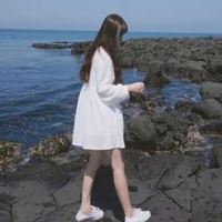 一个女人坐在海边的头像_头像女海边高清图片