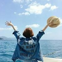 一个女人坐在海边的头像_头像女海边高清图片