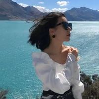 一个女人坐在海边的头像_头像女海边高清图片