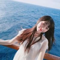 一个女人坐在海边的头像_头像女海边高清图片