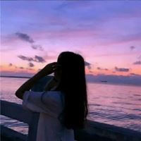 一个女人坐在海边的头像_头像女海边高清图片