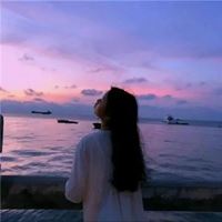 一个女人坐在海边的头像_头像女海边高清图片