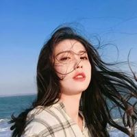 一个女人坐在海边的头像_头像女海边高清图片