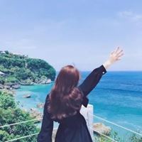 一个女人坐在海边的头像_头像女海边高清图片