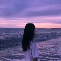 一个女人坐在海边的头像_头像女海边高清图片