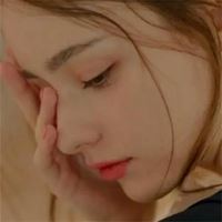 女生高冷妩媚禁欲头像_冷酷的女生头像