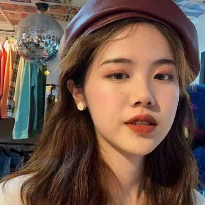 带帽子的女生头像背影+霸气（戴帽子女生图片）