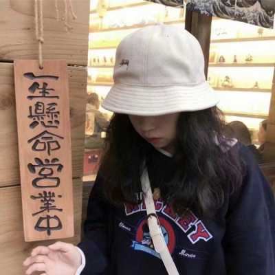带帽子的女生头像背影+霸气（戴帽子女生图片）