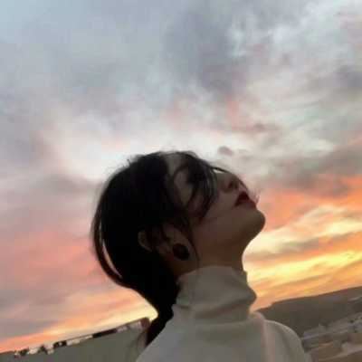 可盐可甜的女生头像动漫（可盐可甜的女生头像真人）