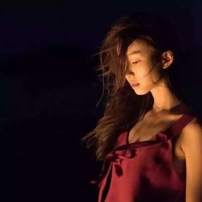 抖音红色系女生头像手绘|抖音最火的情侣头像红色系