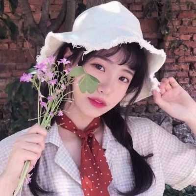 带帽子的女生头像背影+霸气（戴帽子女生图片）
