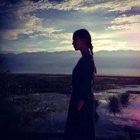 女生落日余晖背景图（落日余晖图片女孩）