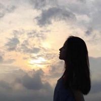 女生落日余晖背景图（落日余晖图片女孩）